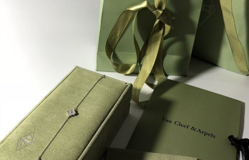 Реплика Sweet Alhambra bracelet & Sweet Alhambra earstuds из Китая