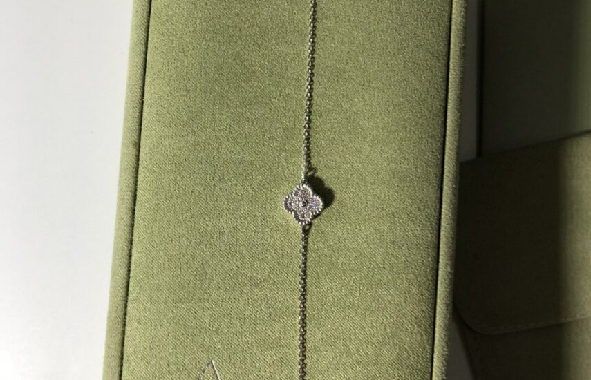 Реплика Sweet Alhambra bracelet & Sweet Alhambra earstuds из Китая