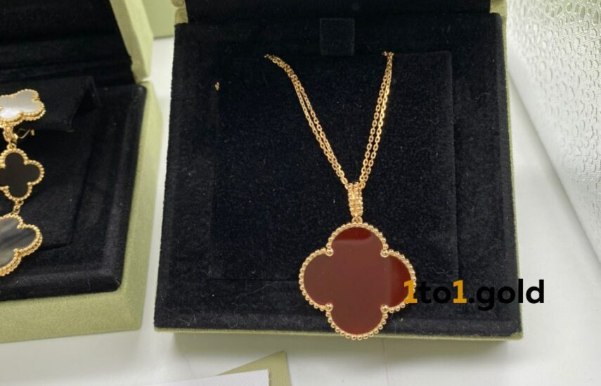 Реплика Vintage Alhambra bracelet & Magic Alhambra earrings & Magic Alhambra long necklace из Китая