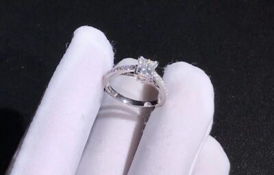 Реплика Помолвочное кольцо Tiffany Novo™ с бриллиантом огранки «принцесса», из платины с бриллиантами «паве» из Китая