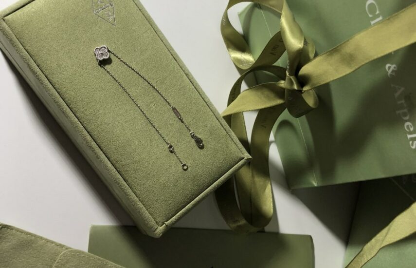 Реплика Sweet Alhambra bracelet & Sweet Alhambra earstuds из Китая