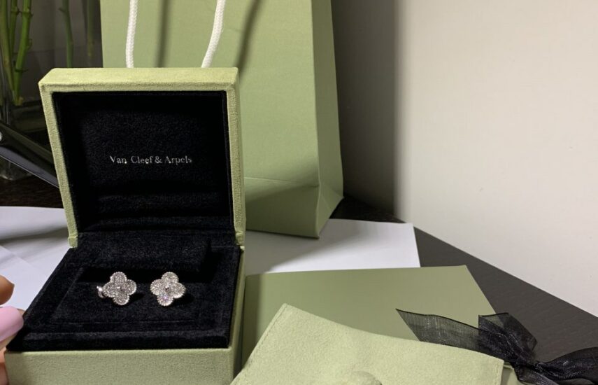 Реплика Sweet Alhambra bracelet & Sweet Alhambra earstuds из Китая